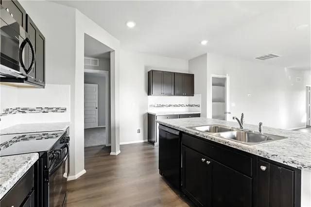 $299,165 | 466 Rock Creek Drive, Tonganoxie, KS 66086