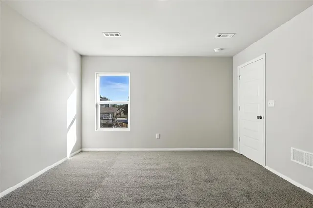 $299,165 | 466 Rock Creek Drive, Tonganoxie, KS 66086