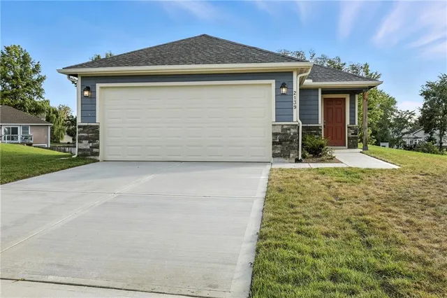 $299,165 | 466 Rock Creek Drive, Tonganoxie, KS 66086