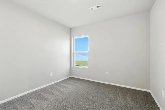 $299,165 | 466 Rock Creek Drive, Tonganoxie, KS 66086