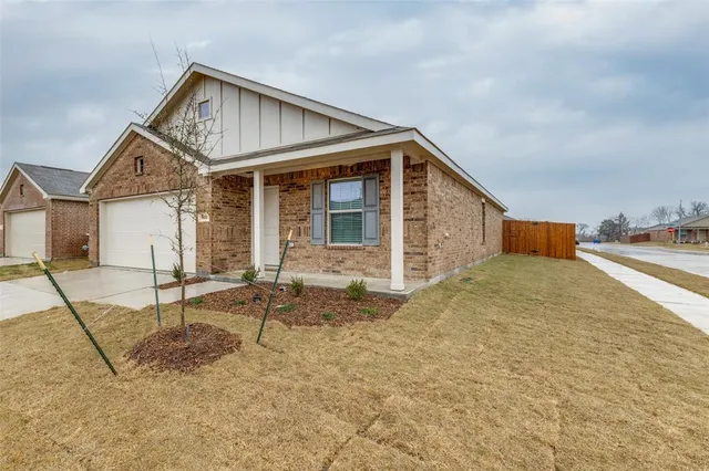 $1,849 | 609 Vicksburg Drive, Ennis, TX 75119