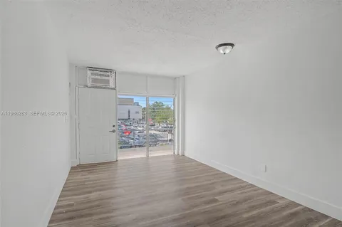 $1,600 | 1685 Jefferson Avenue, Unit 15, Miami Beach, FL 33139