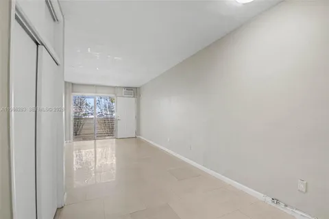 $1,600 | 1685 Jefferson Avenue, Unit 15, Miami Beach, FL 33139