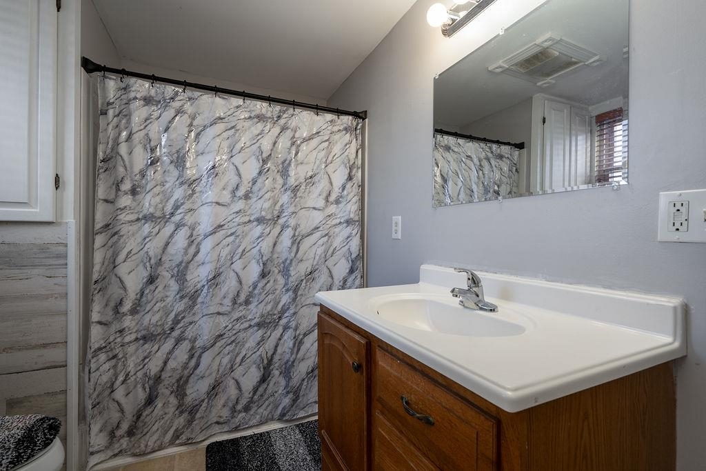 11 Green Street Rochester, NH 03868 - Photo 10 of 49