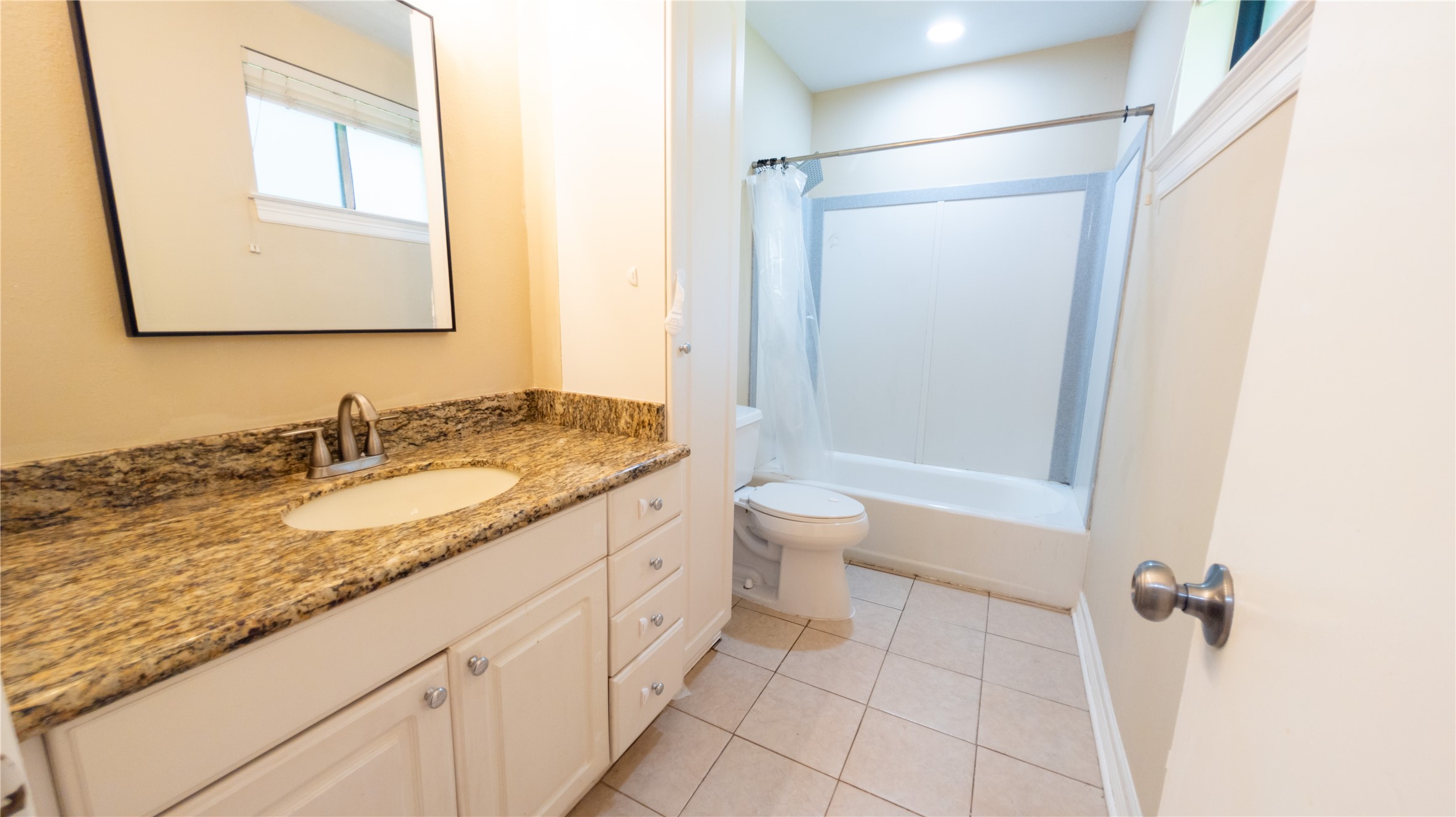 1915 Westlake Road Houston, TX 77062 - Photo 22 of 24 Primary Bath