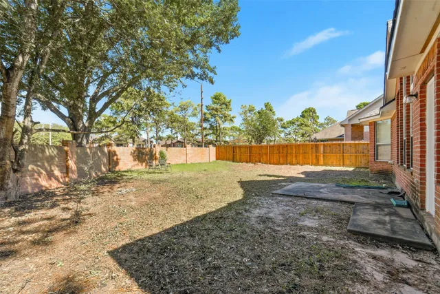 a view of back yard of the house