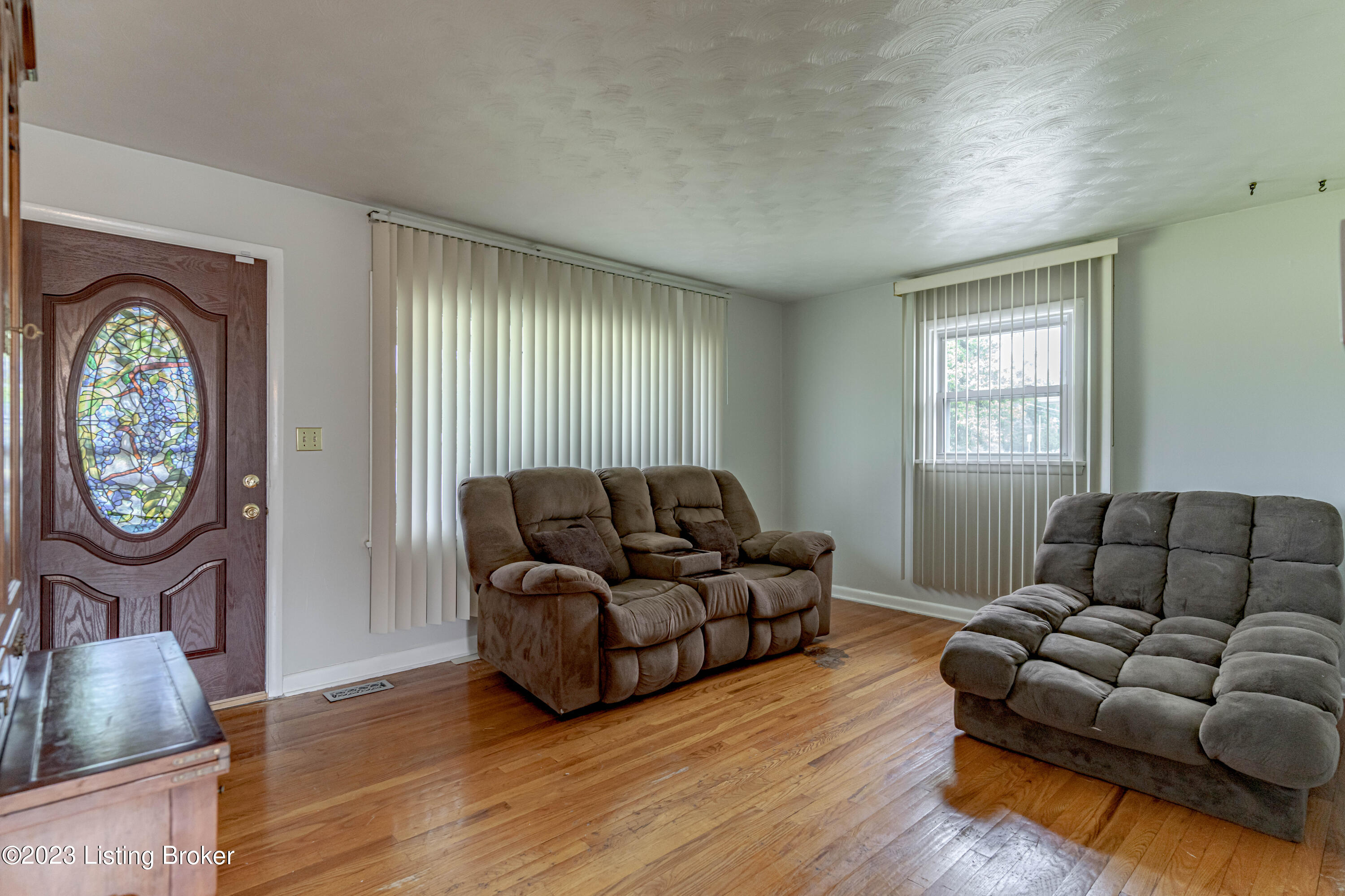 4919 Cane Run Road Louisville, KY 40216 - Photo 3 of 48 DSC05825