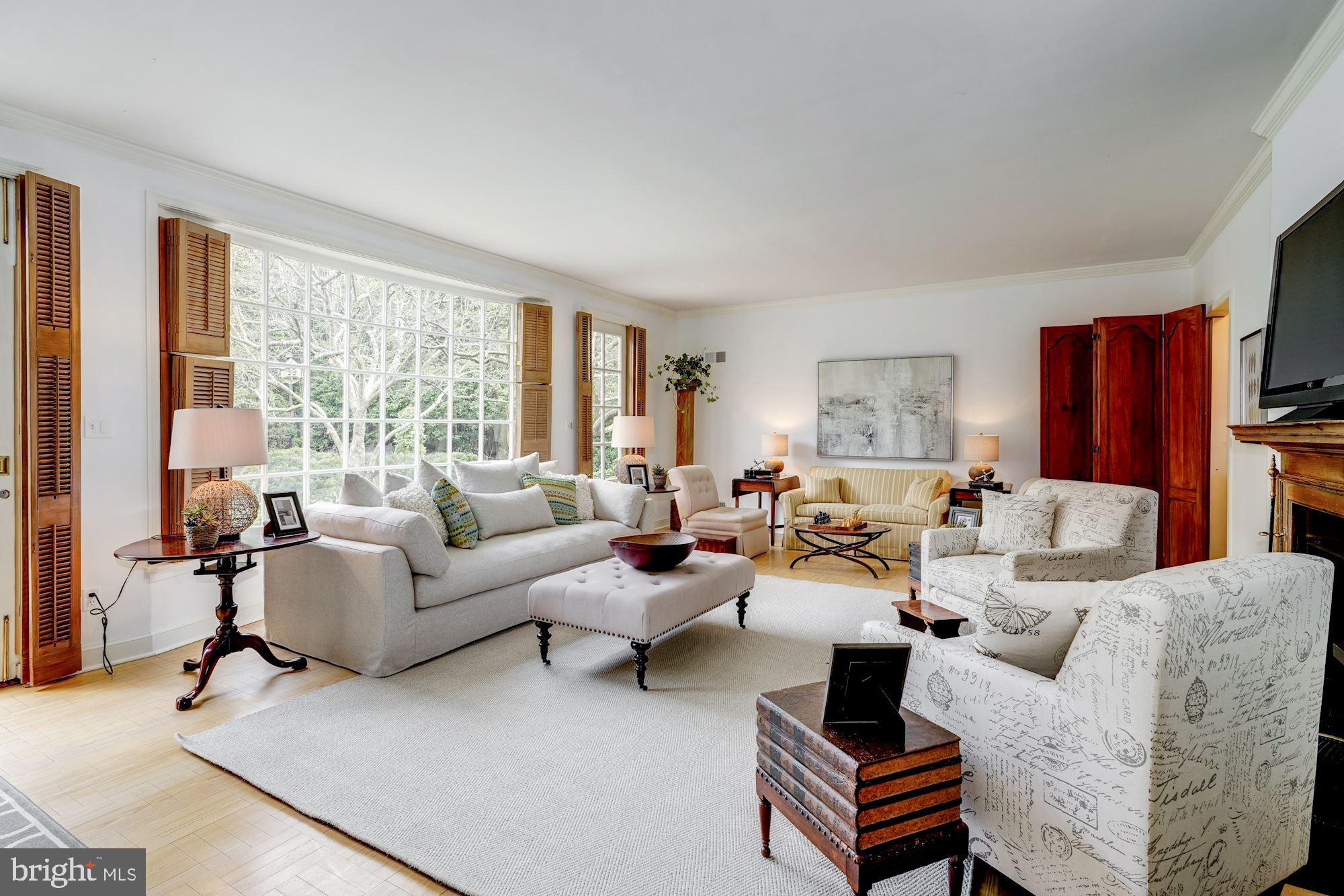 4635 Ashby Street Northwest Washington, DC 20007 - Photo 11 of 42 Main Level - Living Room