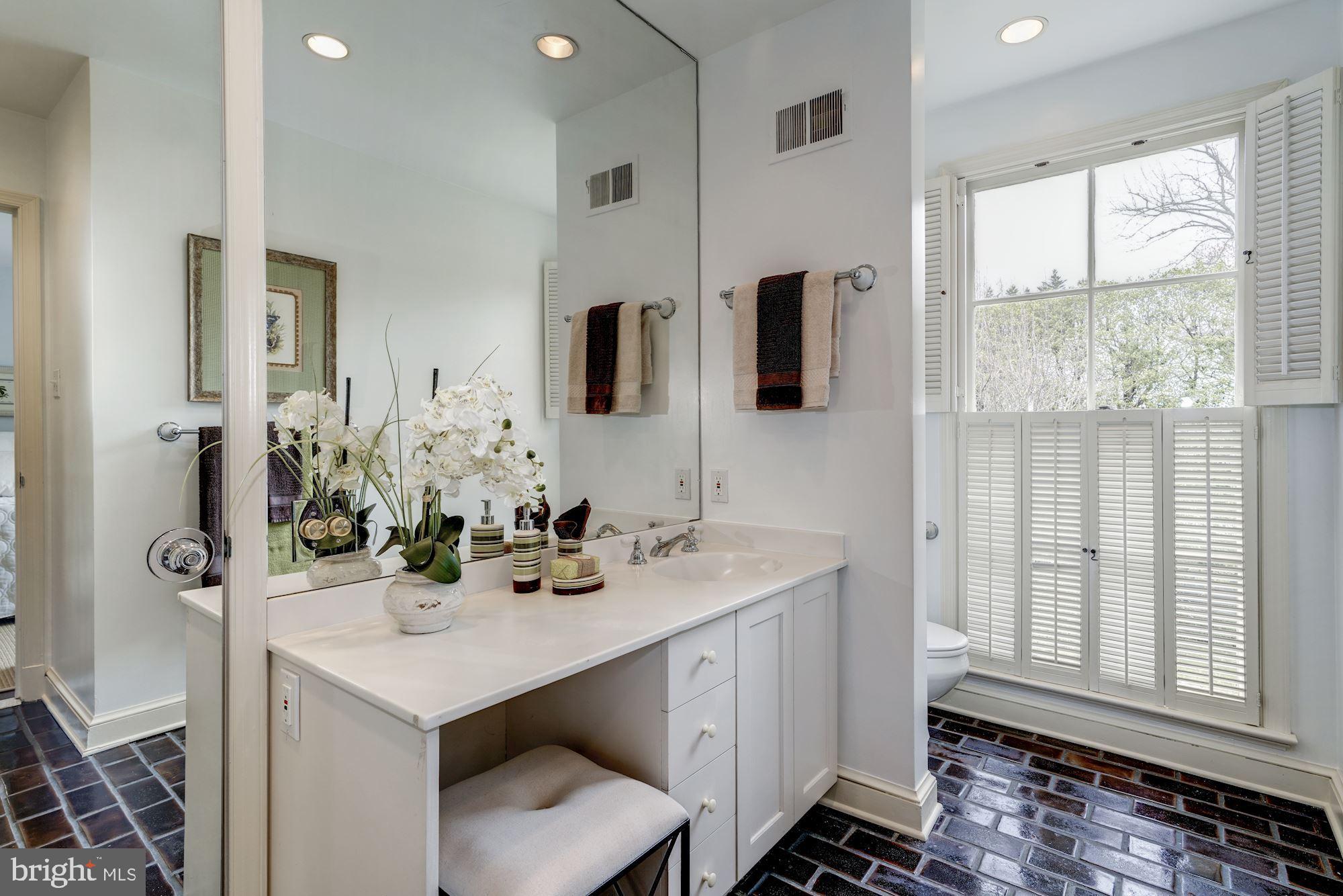 4635 Ashby Street Northwest Washington, DC 20007 - Photo 26 of 42 First Upper Level - Bedroom #2 En-Suite Bath