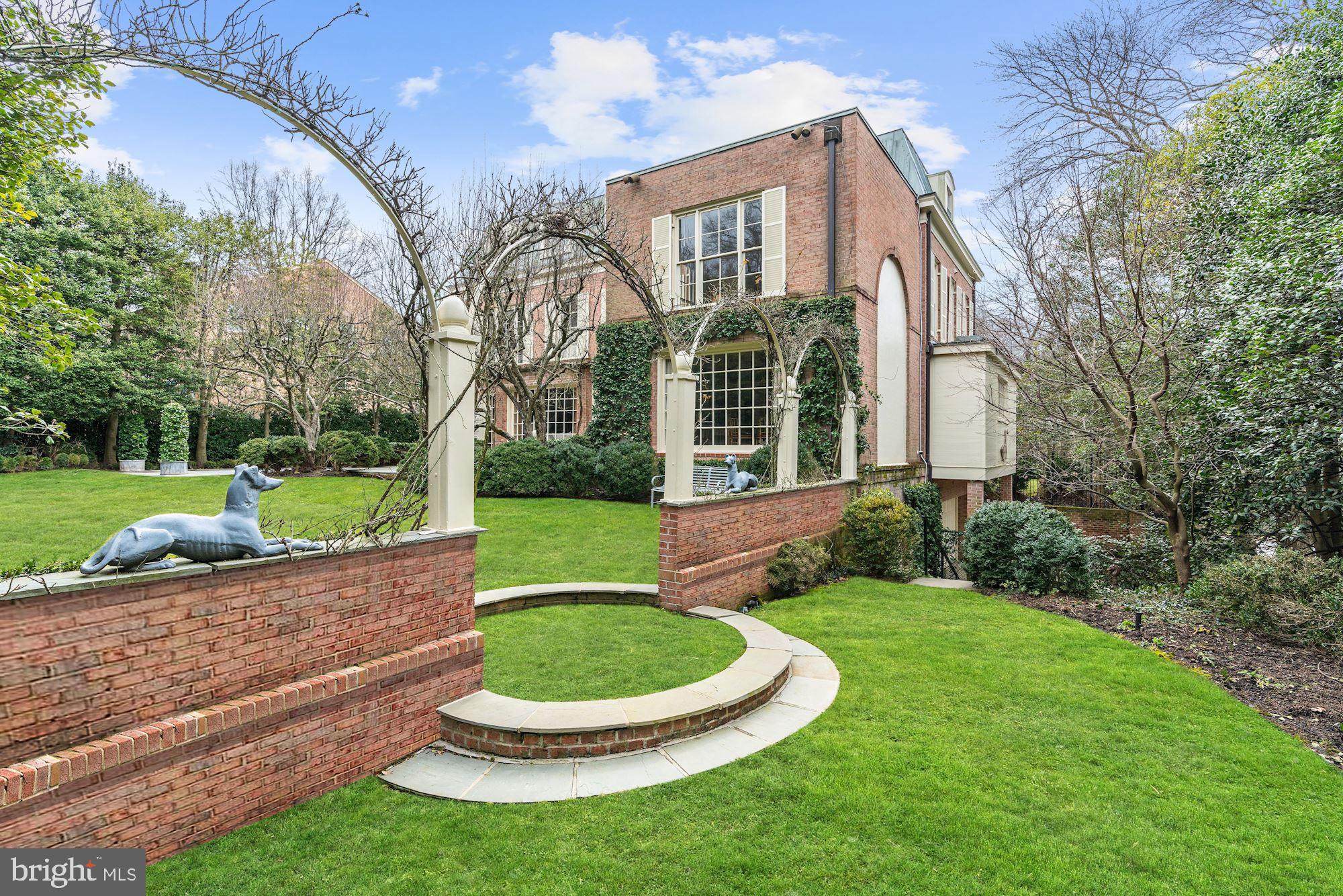 4635 Ashby Street Northwest Washington, DC 20007 - Photo 4 of 42 Designed by landscape architect Michael Bartlett