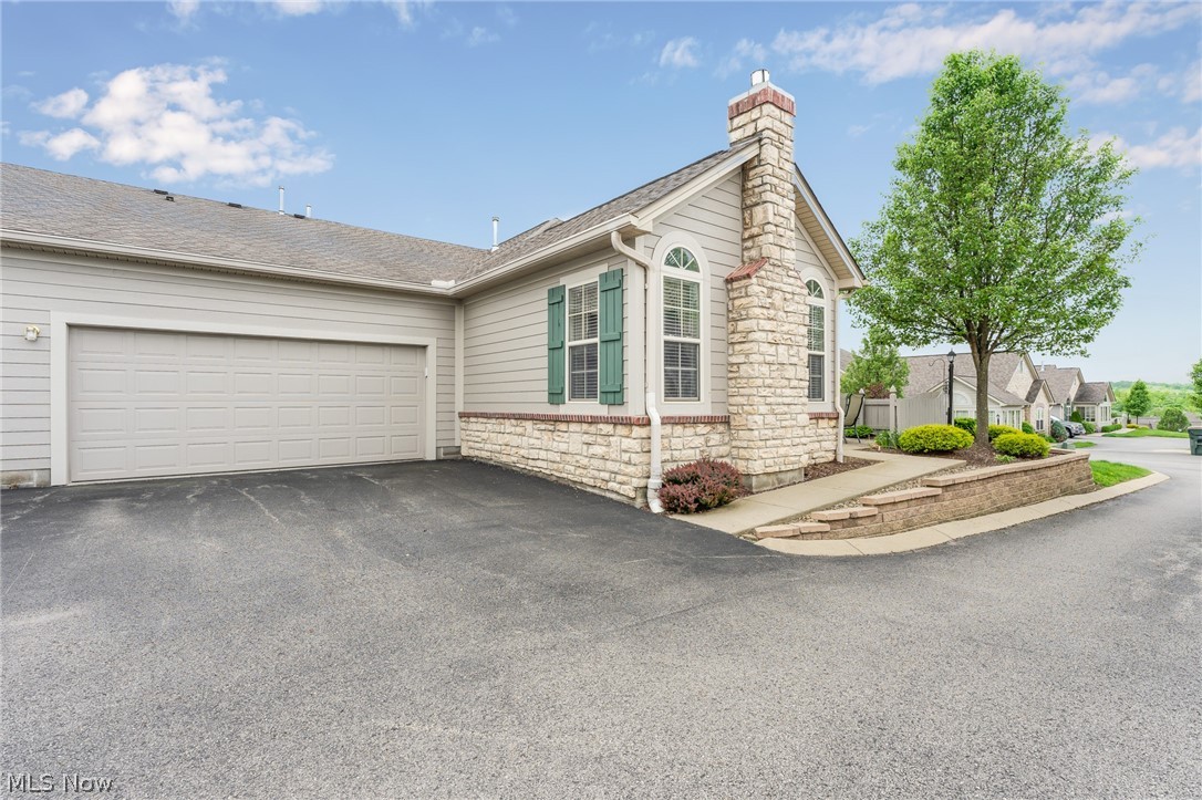 9151 Springfield Road, Unit 802 Youngstown, OH 44514 - Photo 2 of 23