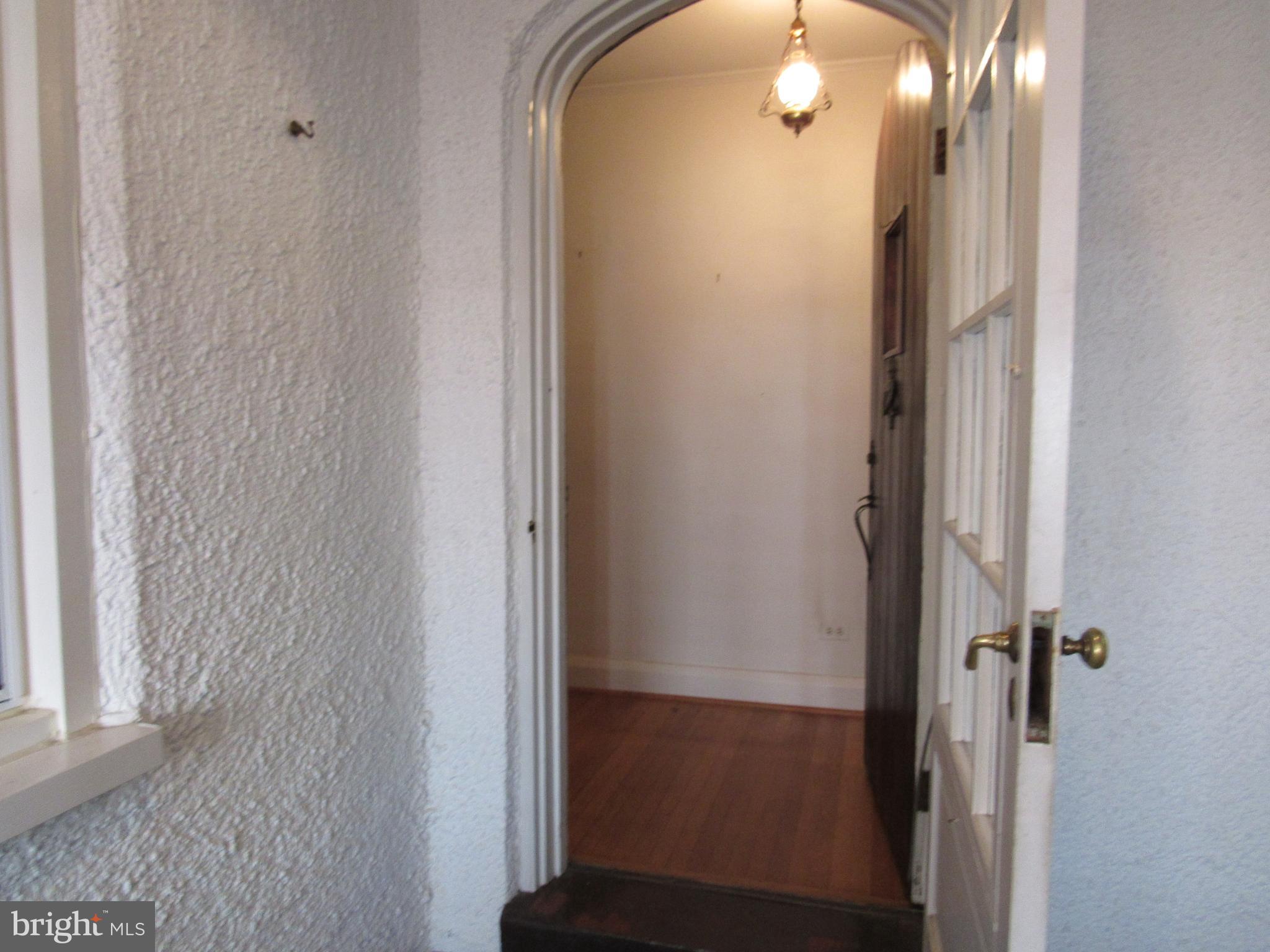 3715 Keswick Road Baltimore, MD 21211 - Photo 4 of 38 Vestibule