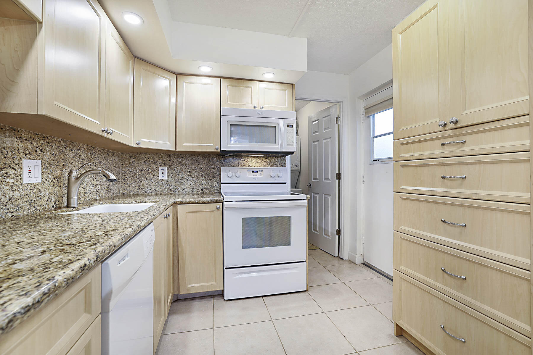 250 Northwest 67th Street, Unit 119 Boca Raton, FL 33487 - Photo 15 of 30 Kitchen