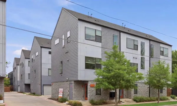 $399,900 | 427 West 10th Street, Unit 803, Dallas, TX 75208