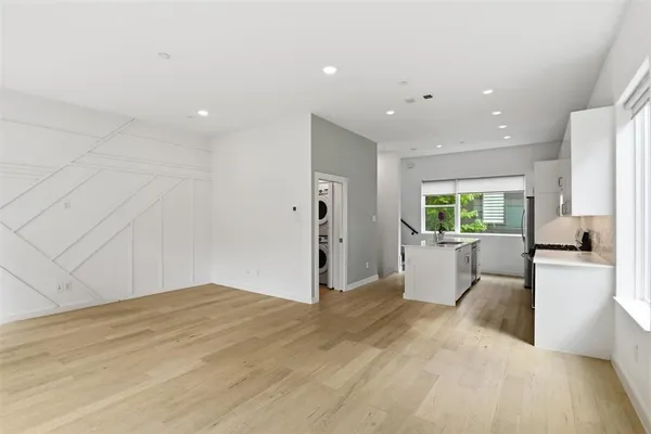 $399,900 | 427 West 10th Street, Unit 803, Dallas, TX 75208