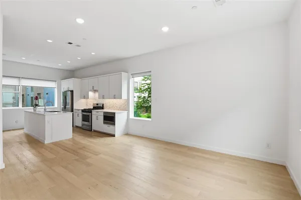 $399,900 | 427 West 10th Street, Unit 803, Dallas, TX 75208