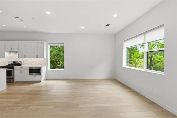 $399,900 | 427 West 10th Street, Unit 803, Dallas, TX 75208