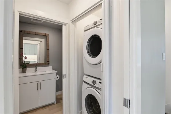 $399,900 | 427 West 10th Street, Unit 803, Dallas, TX 75208