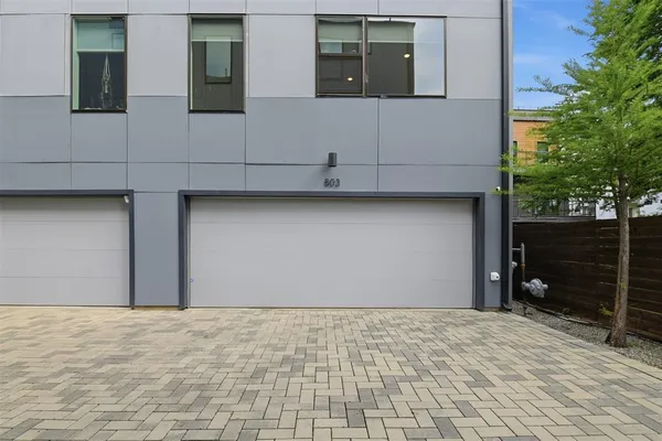 $399,900 | 427 West 10th Street, Unit 803, Dallas, TX 75208