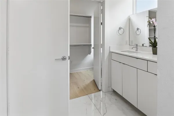 $399,900 | 427 West 10th Street, Unit 803, Dallas, TX 75208