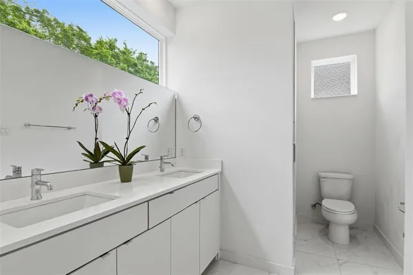 $399,900 | 427 West 10th Street, Unit 803, Dallas, TX 75208