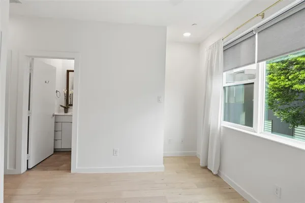 $399,900 | 427 West 10th Street, Unit 803, Dallas, TX 75208