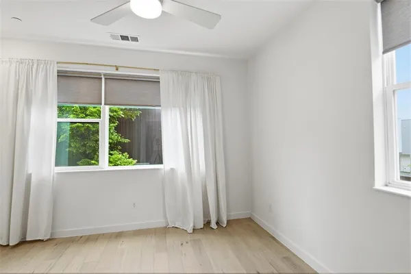 $399,900 | 427 West 10th Street, Unit 803, Dallas, TX 75208