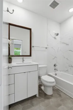 $399,900 | 427 West 10th Street, Unit 803, Dallas, TX 75208