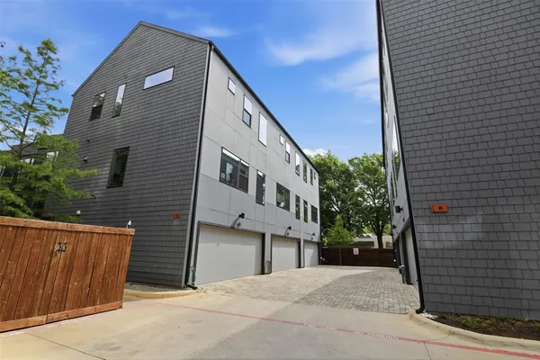 $399,900 | 427 West 10th Street, Unit 803, Dallas, TX 75208