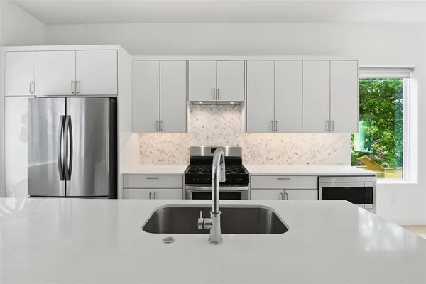 $399,900 | 427 West 10th Street, Unit 803, Dallas, TX 75208