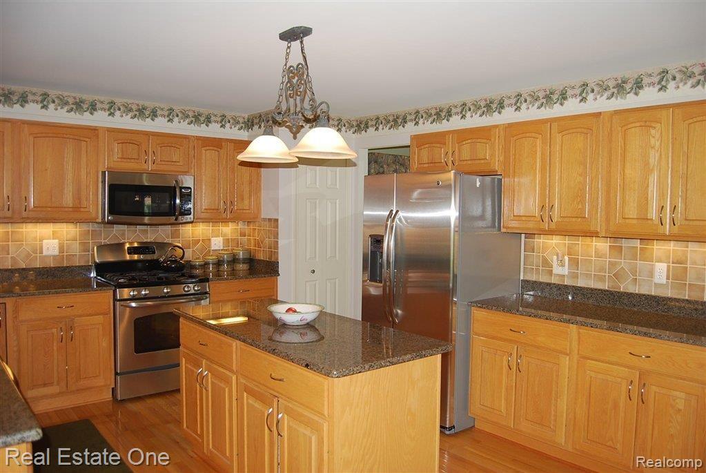 3500 Inverness Drive Rochester, MI 48306 - Photo 8 of 21 Stainless Appliances