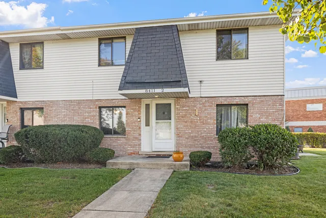 $215,000 | 8411 162nd Place, Unit 2, Tinley Park, IL 60487