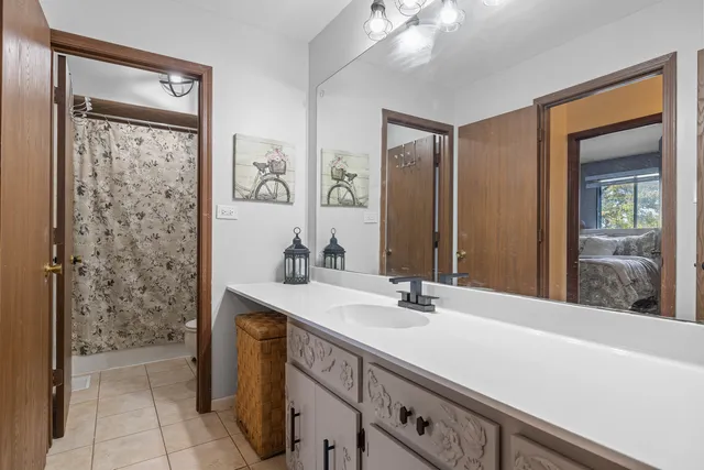 $215,000 | 8411 162nd Place, Unit 2, Tinley Park, IL 60487