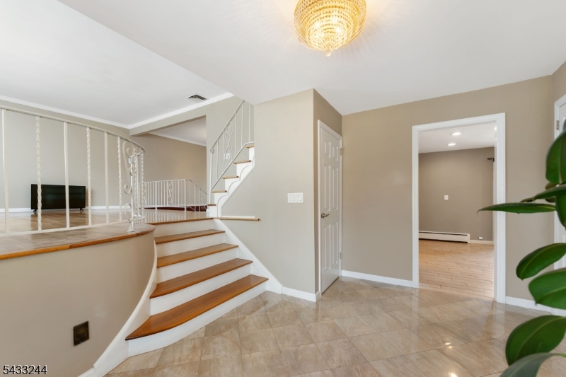 884 Peach Tree Road Union, NJ 07083 - Photo 3 of 24