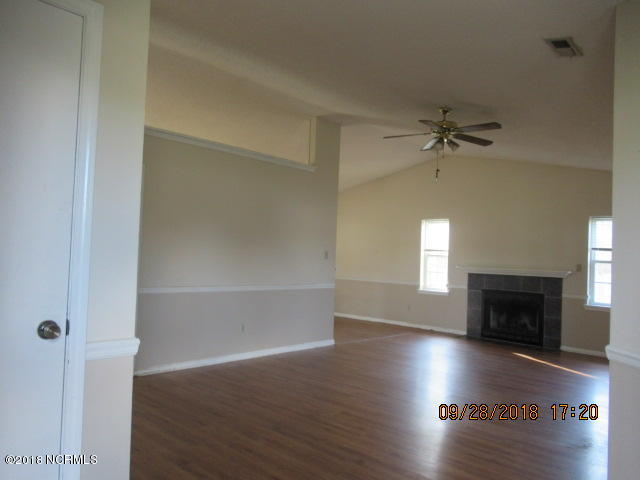 132 Wigeon Road Jacksonville, NC 28540 - Photo 3 of 14 IMG_2262