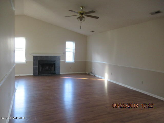 132 Wigeon Road Jacksonville, NC 28540 - Photo 5 of 14 IMG_2286