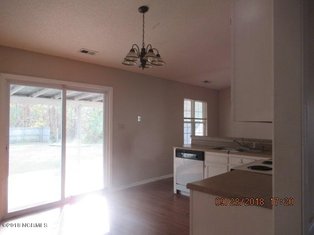 132 Wigeon Road Jacksonville, NC 28540 - Photo 6 of 14 IMG_2263