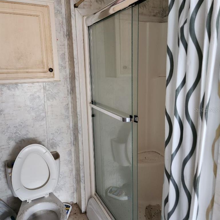 114 Singleton Avenue Arcadia, FL 34266 - Photo 5 of 9 a bathroom with a shower