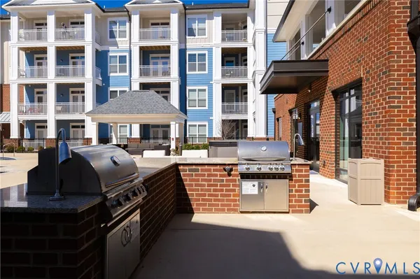 a view of building with outdoor space