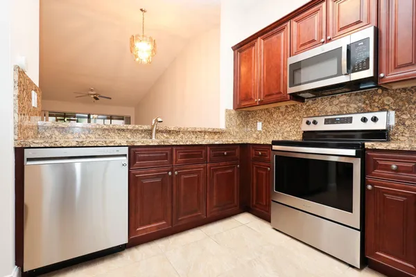 $2,450 | 10127 Boca Bend East, Unit B2, Boca Raton, FL 33428
