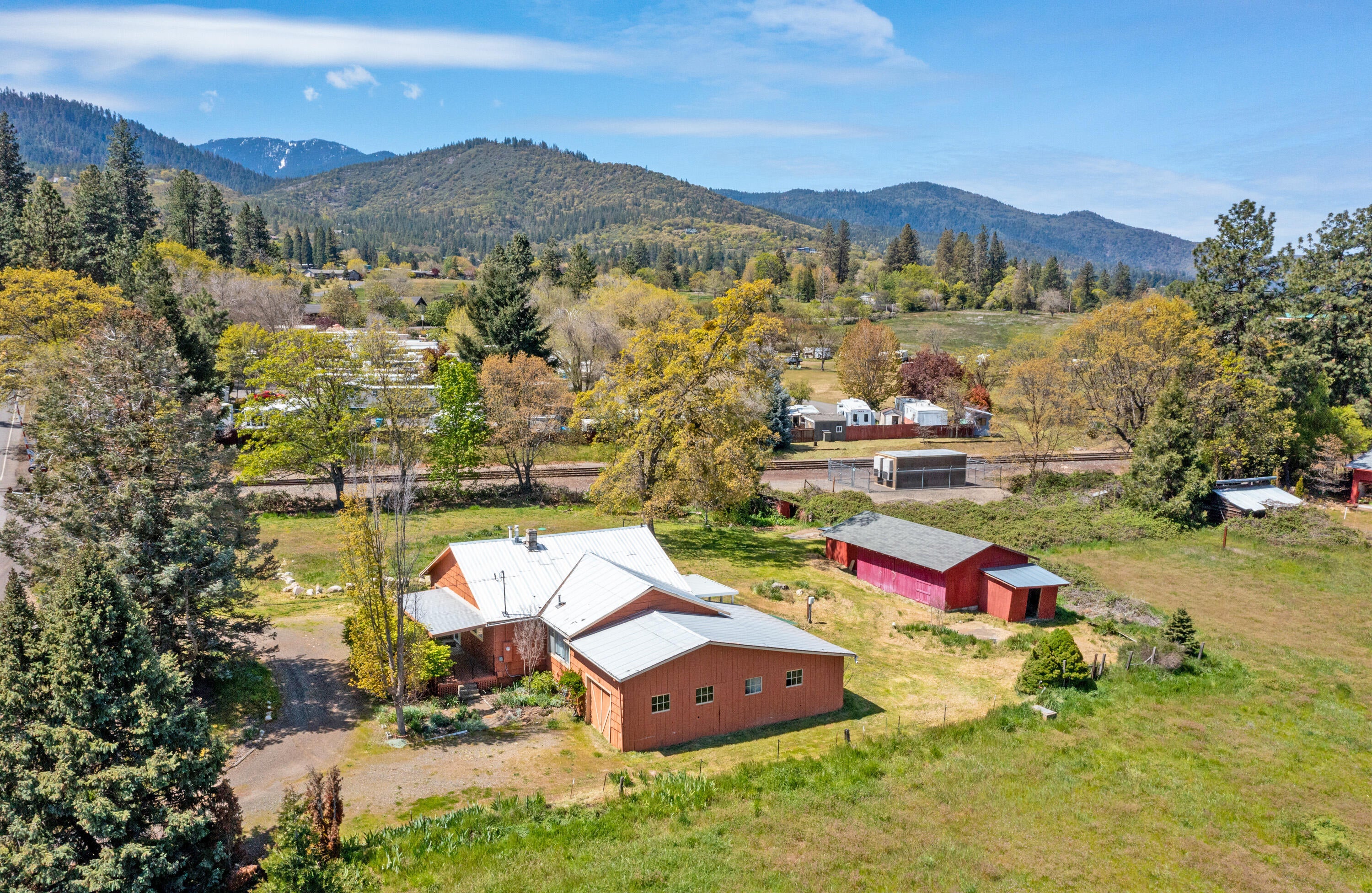 647 Crowson Road Ashland, OR 97520 - Photo 4 of 12 4