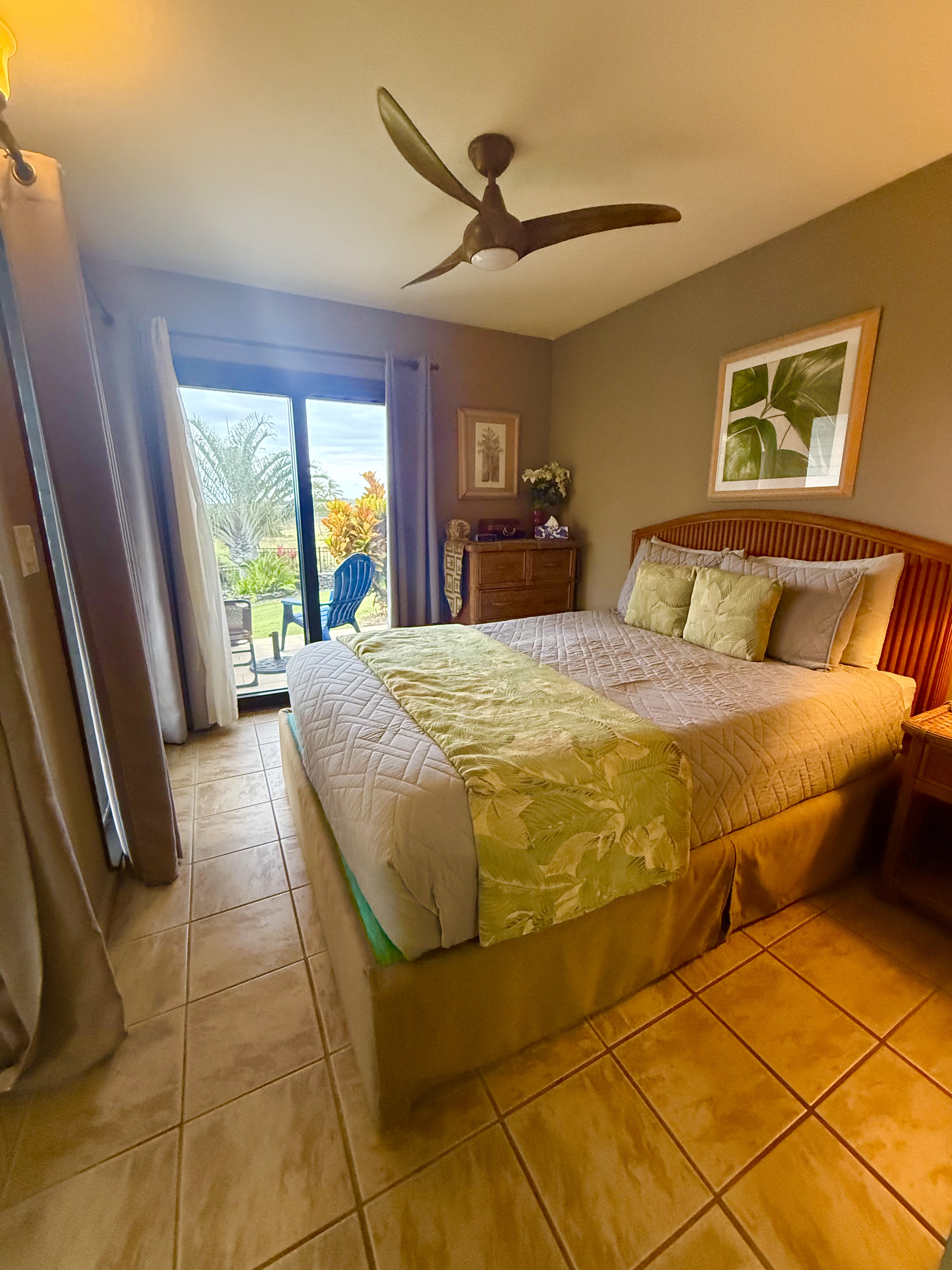 95-788 Ninole Loop Road, Unit 39 Naalehu, HI 96772 - Photo 4 of 15 a bed sitting in a bedroom next to a window