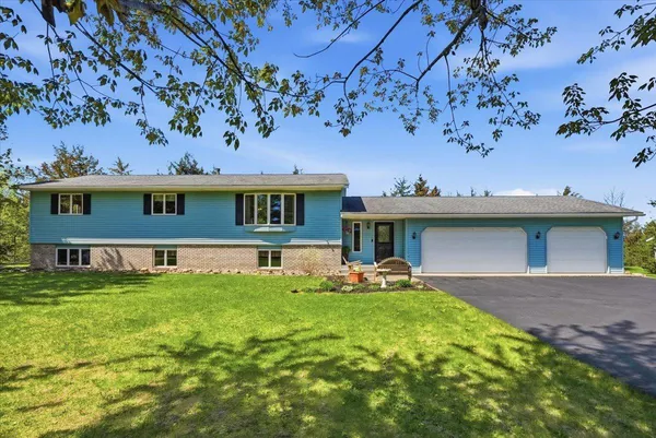 $719,900 | 1087 Tanney Lane, Hudson, WI 54016
