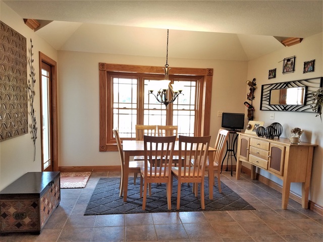 524 Palmyra Road Dixon, IL 61021 - Photo 11 of 36