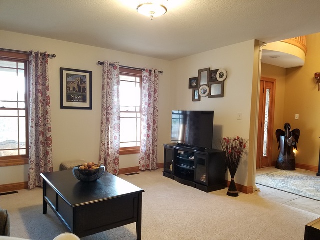 524 Palmyra Road Dixon, IL 61021 - Photo 6 of 36