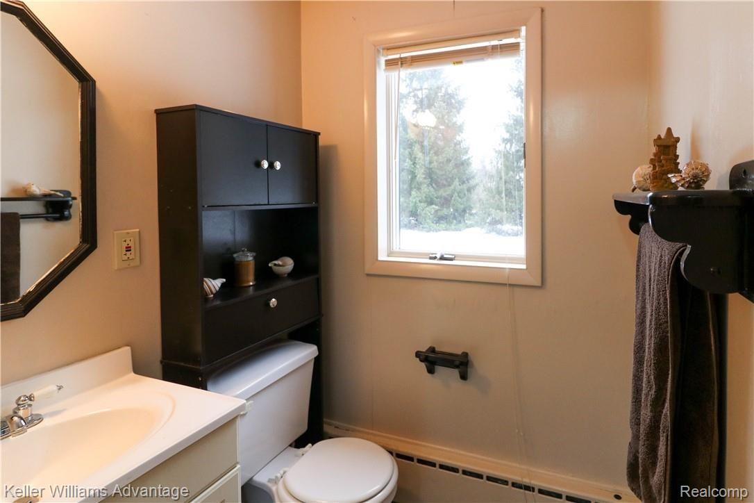 4679 Hegel Road Goodrich, MI 48438 - Photo 37 of 41 Convenient Bathroom & shower close by to first floor bedroom.