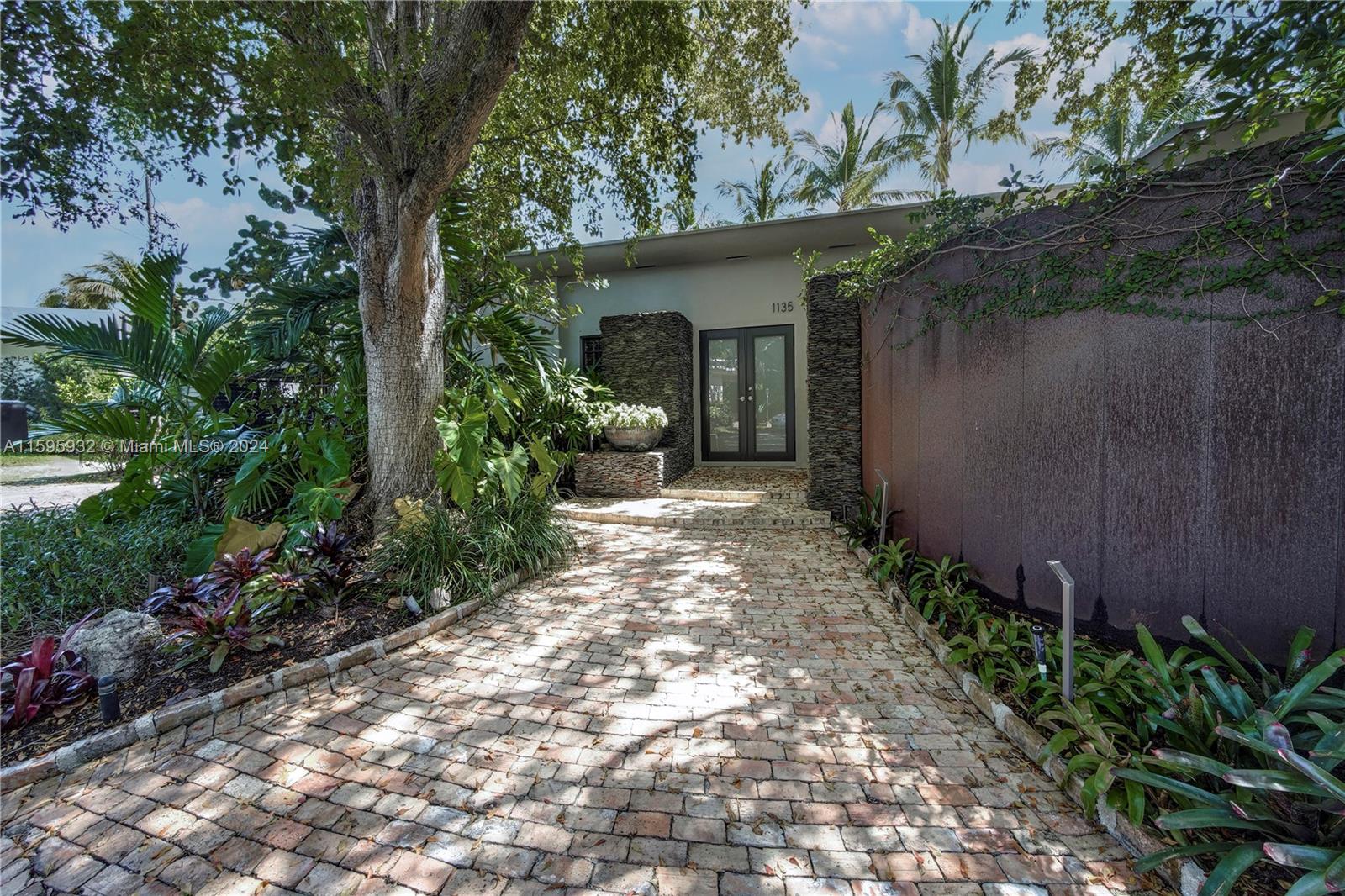 1135 North Biscayne Point Road Miami Beach, FL 33141 - Photo 21 of 30