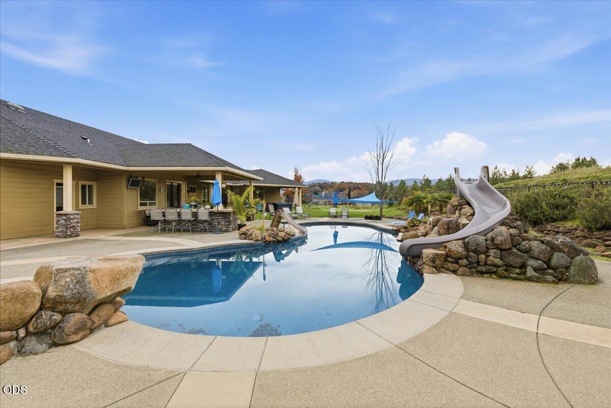 899 Old Stage Road Medford, OR 97502 - Photo 41 of 53