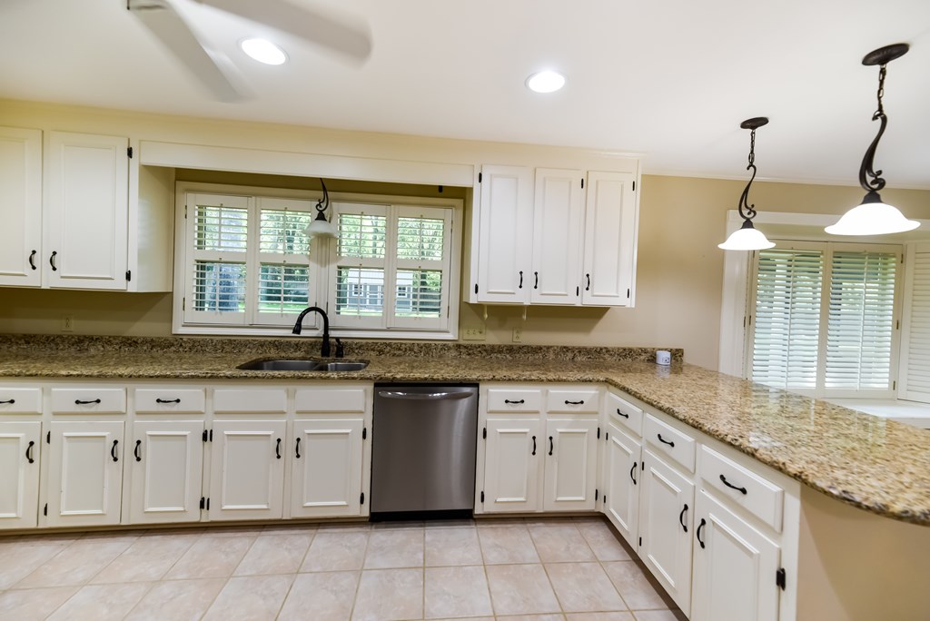 902 Richmond Road Dothan, AL 36303 - Photo 9 of 34