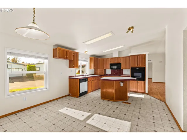 $164,999 | 4055 Royal Avenue, Unit 107, Eugene, OR 97402